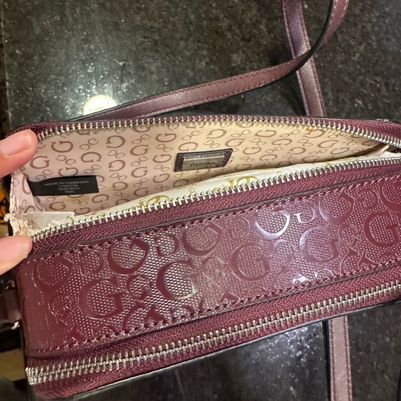 NWT Guess Burgundy Crossbody Bag - Picture 3 of 3